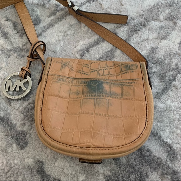 Michael Kors Beige Crossbody Saddle Bag - Picture 3 of 9